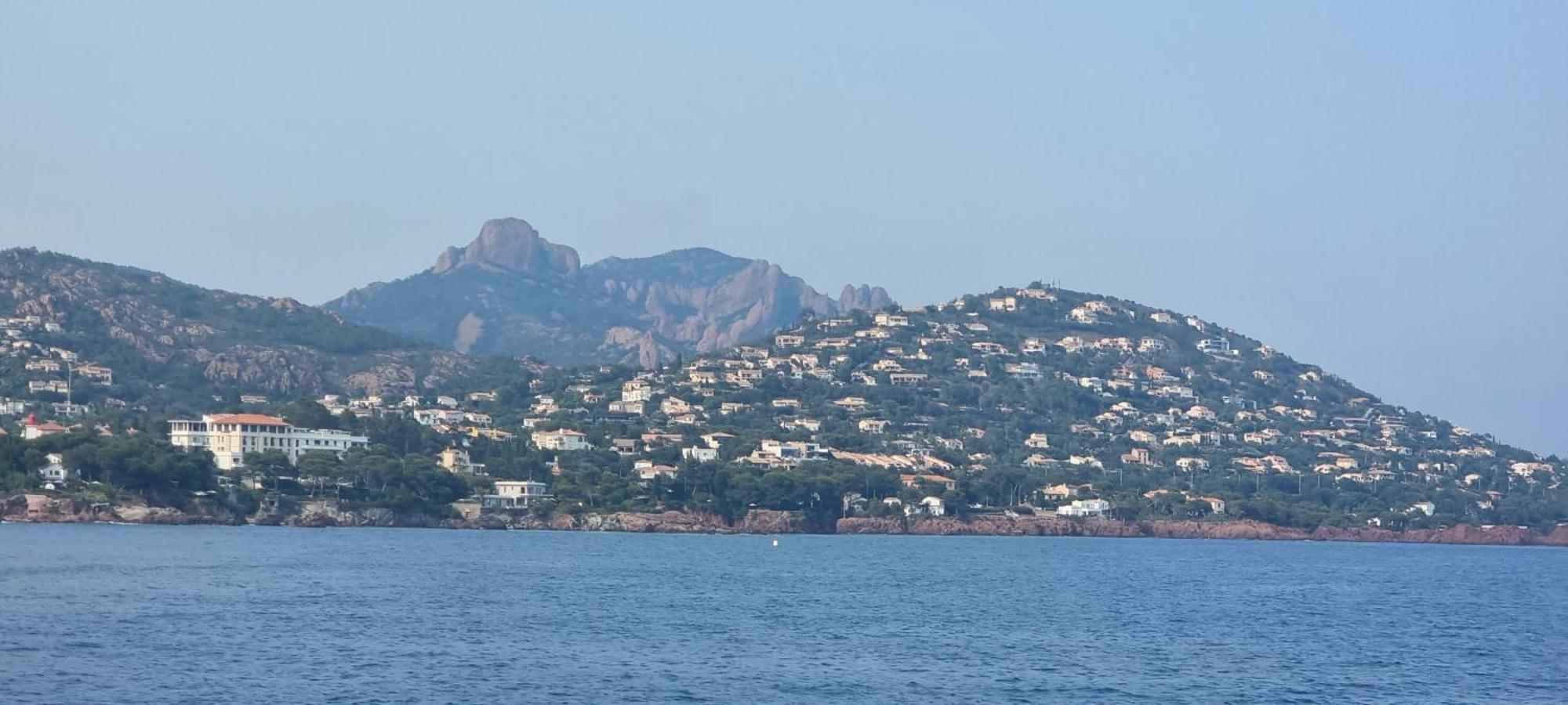 Agay Cap Esterel Village Allee Fleurs - F2 Clim Vue Golf Et Mer - Grande Terrasse Plein Sud Saint-Raphael  Exterior photo