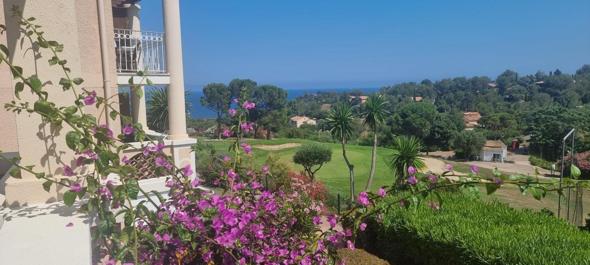 Agay Cap Esterel Village Allee Fleurs - F2 Clim Vue Golf Et Mer - Grande Terrasse Plein Sud Saint-Raphael  Exterior photo
