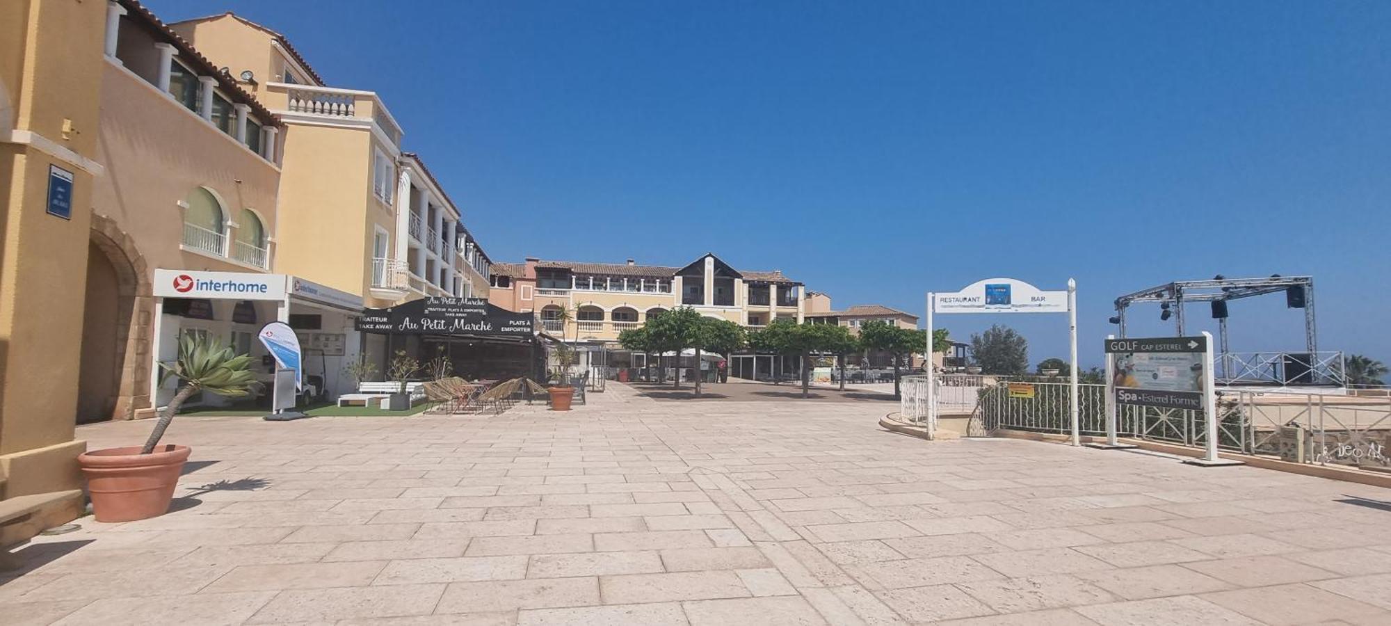 Agay Cap Esterel Village Allee Fleurs - F2 Clim Vue Golf Et Mer - Grande Terrasse Plein Sud Saint-Raphael  Exterior photo