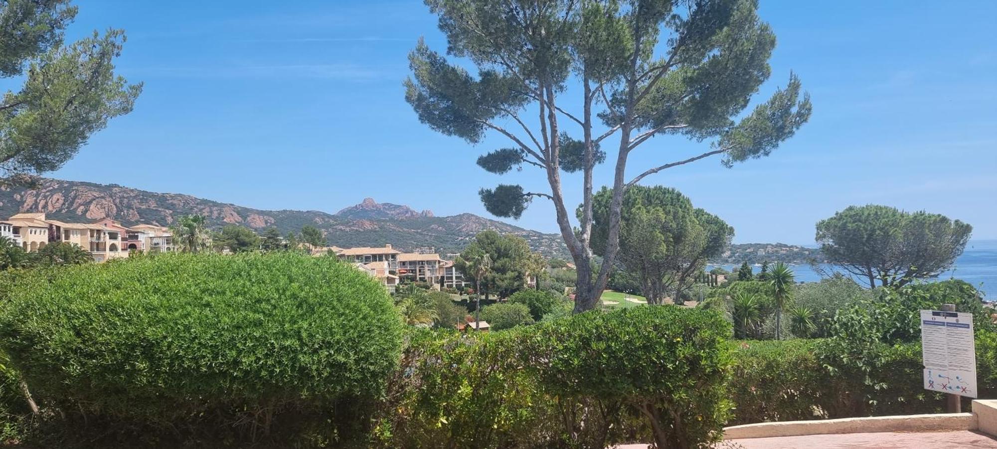 Agay Cap Esterel Village Allee Fleurs - F2 Clim Vue Golf Et Mer - Grande Terrasse Plein Sud Saint-Raphael  Exterior photo
