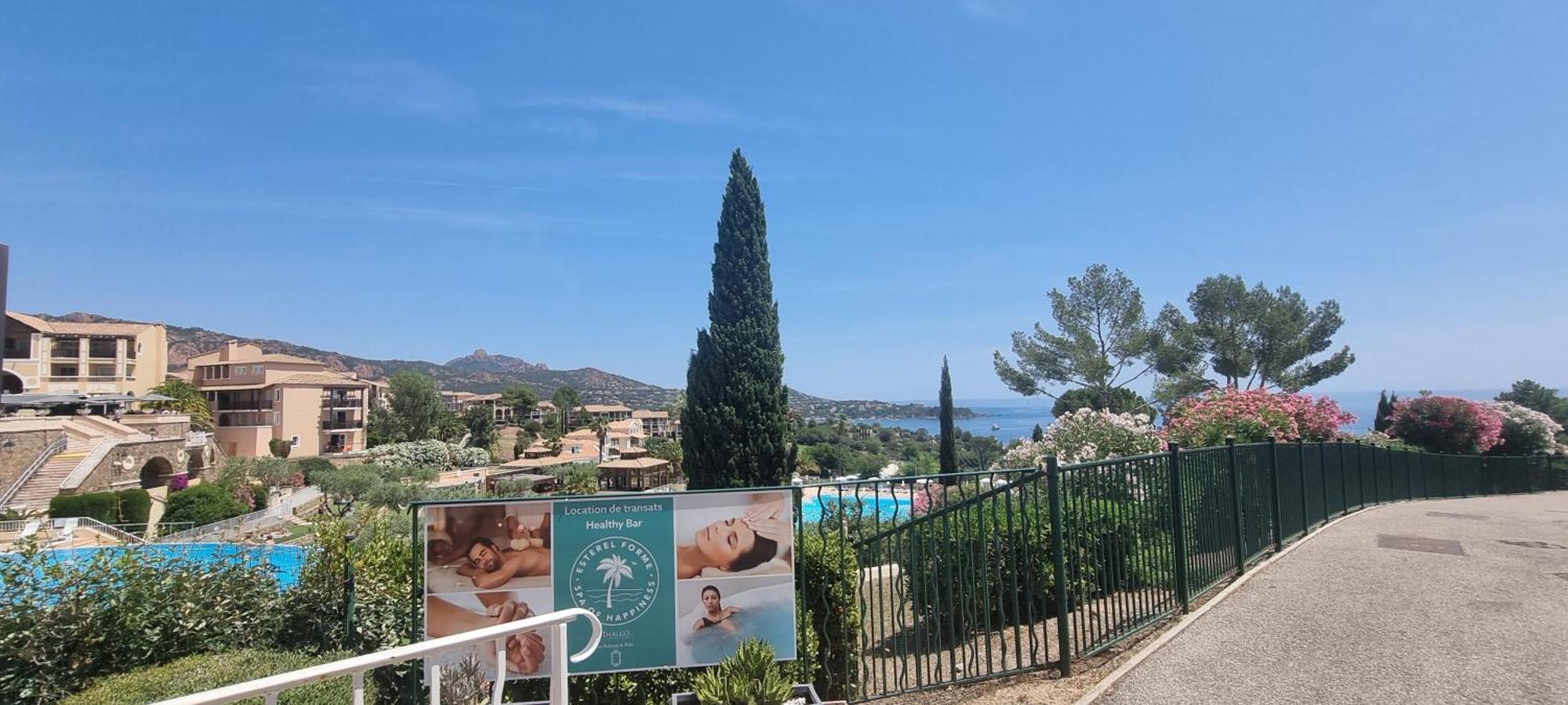 Agay Cap Esterel Village Allee Fleurs - F2 Clim Vue Golf Et Mer - Grande Terrasse Plein Sud Saint-Raphael  Exterior photo